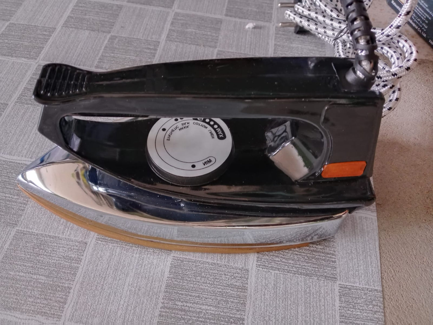 Imported - Light Weight Dry Iron - Best Quality Iron - New Model - 1000 Watts